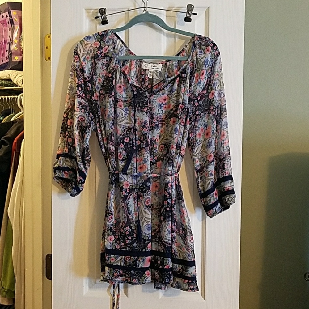 Jessica Simpson maternity top